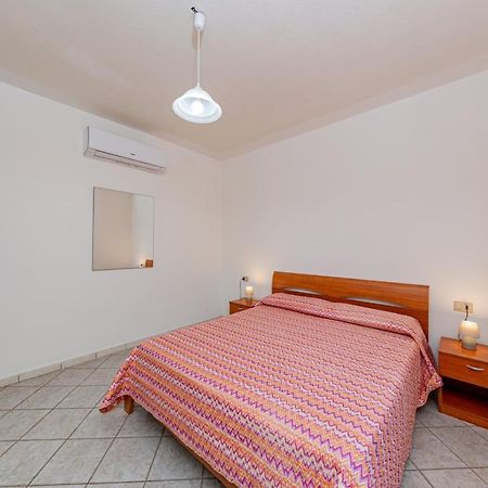 Appartamento Residenziale Trilocale 6 Posti Letto Via Sardegna San Teodoro Ngoại thất bức ảnh
