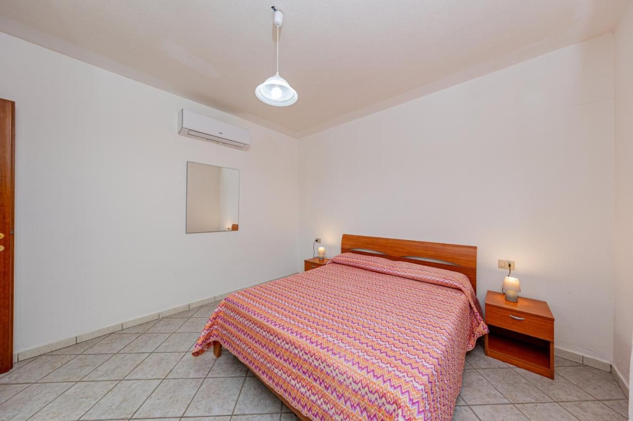 Appartamento Residenziale Trilocale 6 Posti Letto Via Sardegna San Teodoro Ngoại thất bức ảnh