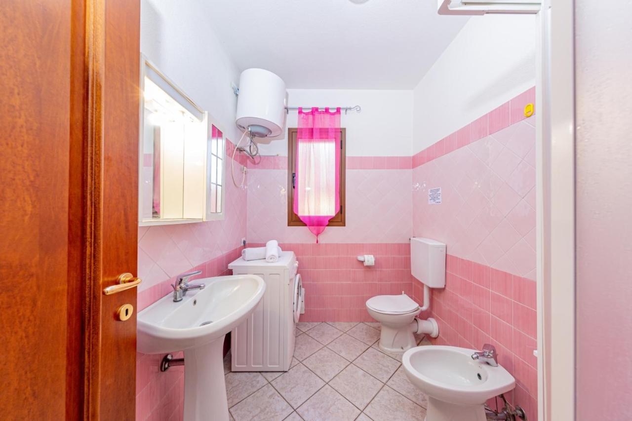 Appartamento Residenziale Trilocale 6 Posti Letto Via Sardegna San Teodoro Ngoại thất bức ảnh
